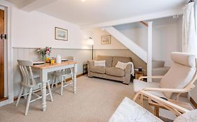 North Cottage, Alderton